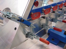 Viscardi Modellisti, dime di misura e di posaggio dime di taglio per macchine CNC dime di taglio per water jet dime di incollaggio selle e supporti di lavoro dime di trasporto